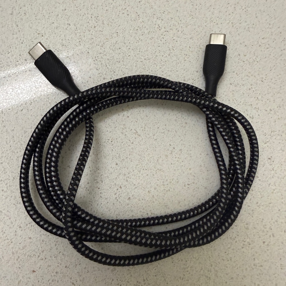 Insignia 4.5ft USB-C Charging Cable – Braided – Fast Charge